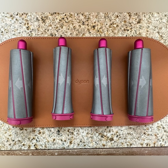 Dyson airwrap complete (barely used) - Picture 4 of 5